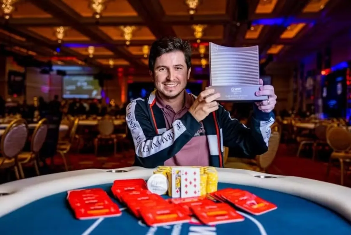 Brasileiro vence campeonato de poker em Las Vegas e fatura quase R$ 5 milhões