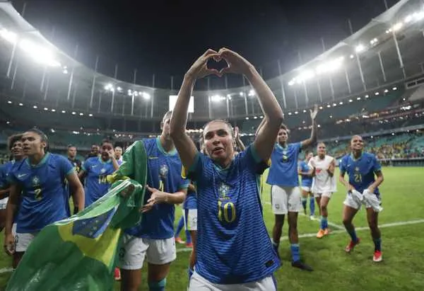 Artilheira Marta deixa Copa em 2º plano e prega foco nas Olimpíadas: Torcer para estar na lista   futebol   ge